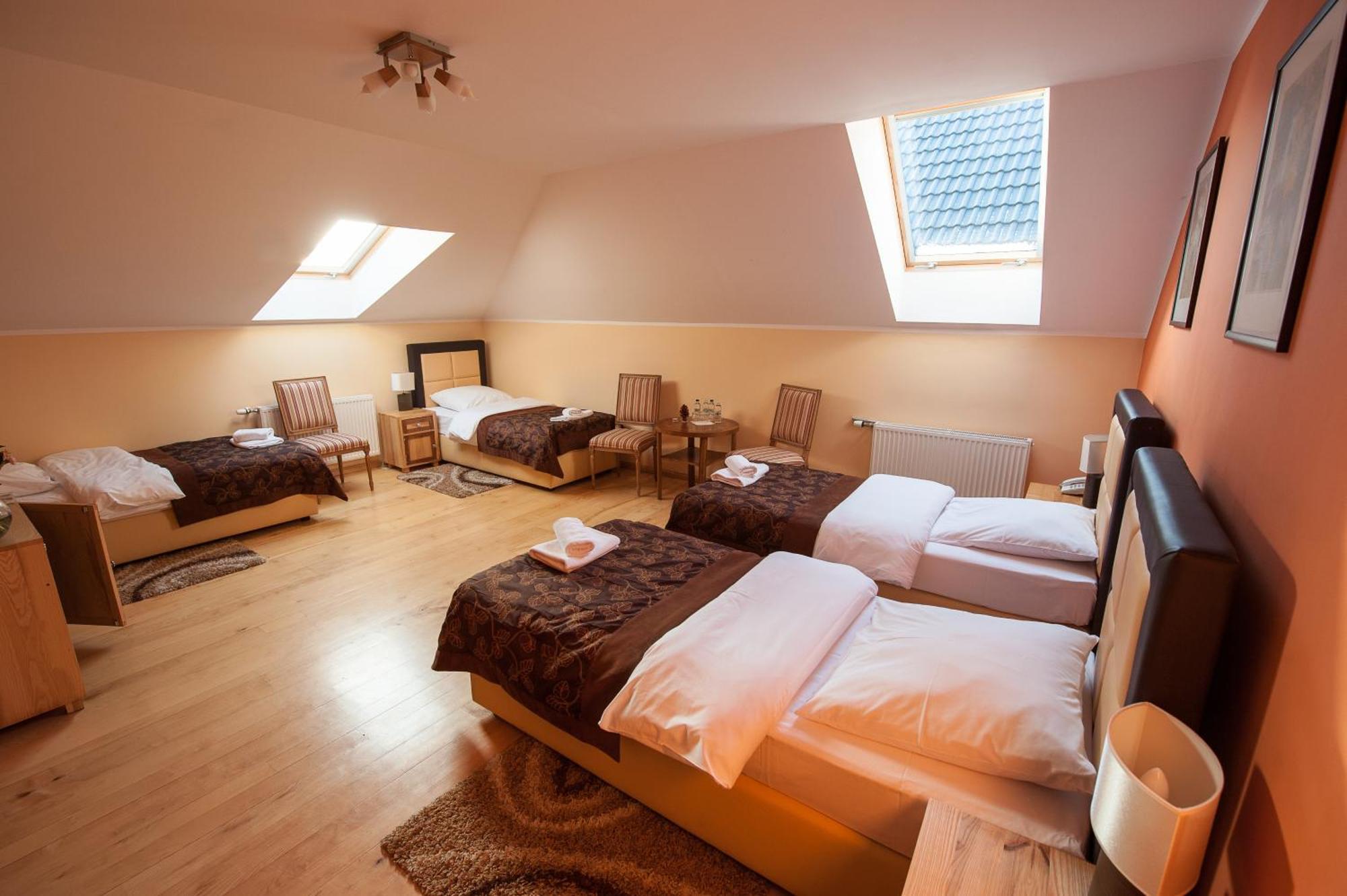 ホテル Siedem Drzew Biskupice  部屋 写真